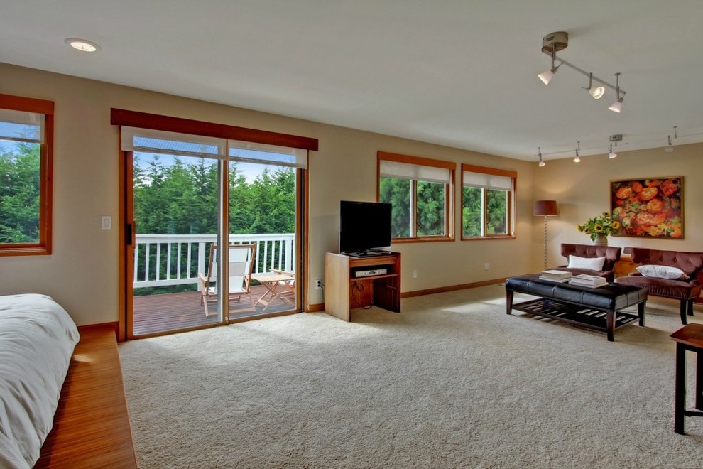 Bedroom - traditional bedroom idea in Seattle