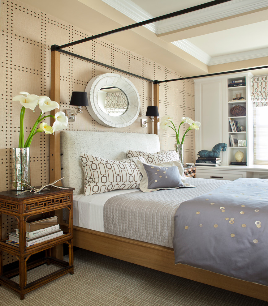 Foto de habitación de invitados tradicional renovada de tamaño medio con paredes beige, moqueta y suelo beige