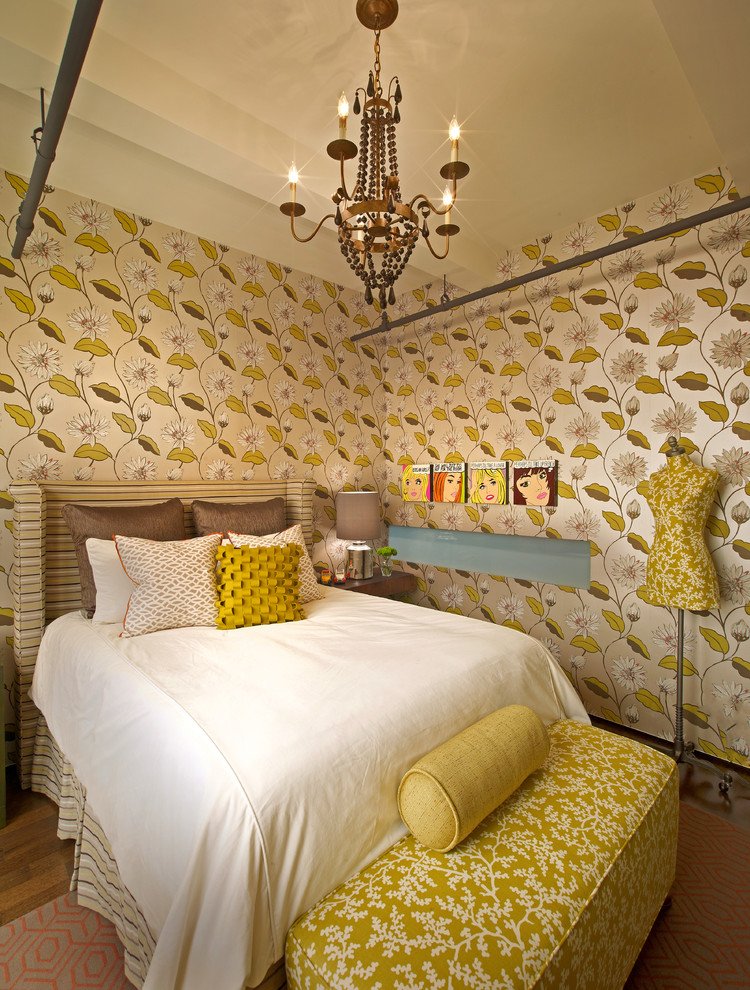Imagen de dormitorio ecléctico con paredes beige
