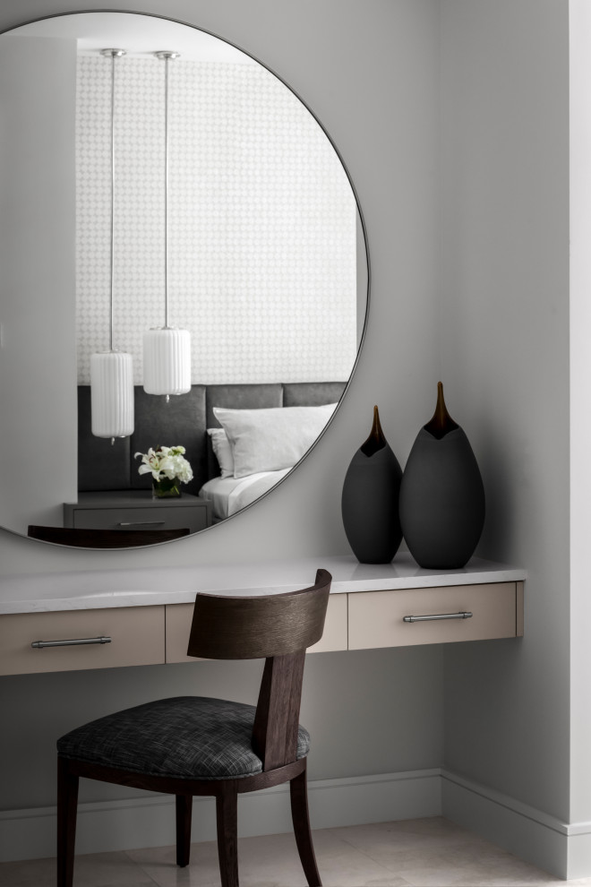 Idée de décoration pour une grande chambre parentale minimaliste avec un mur gris.