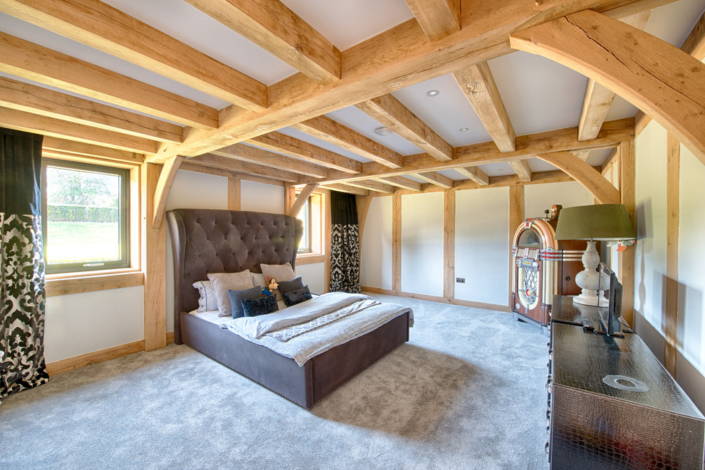 Diseño de habitación de invitados bohemia grande sin chimenea con paredes blancas y moqueta