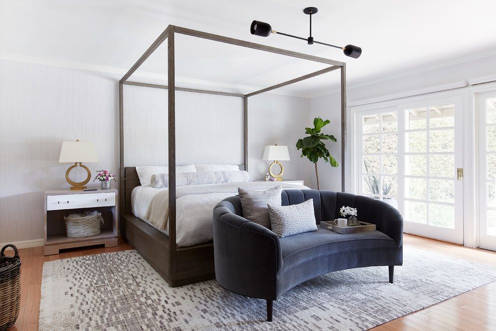 Bedroom - modern bedroom idea in Los Angeles