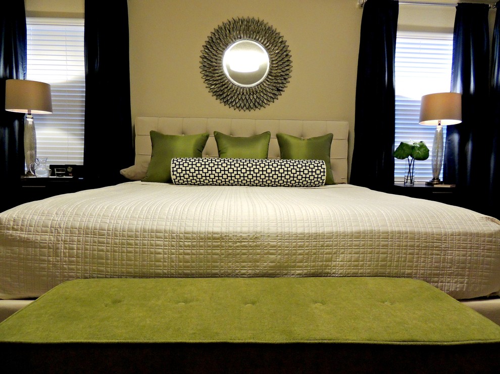 Bedroom - contemporary bedroom idea in Jacksonville