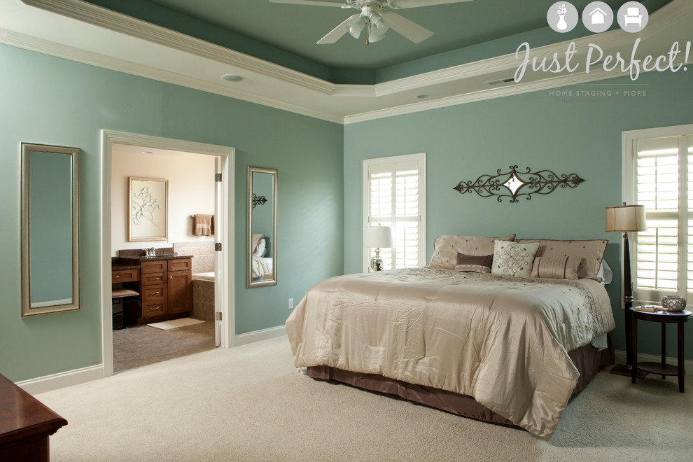 Photo of a classic bedroom in Wilmington.