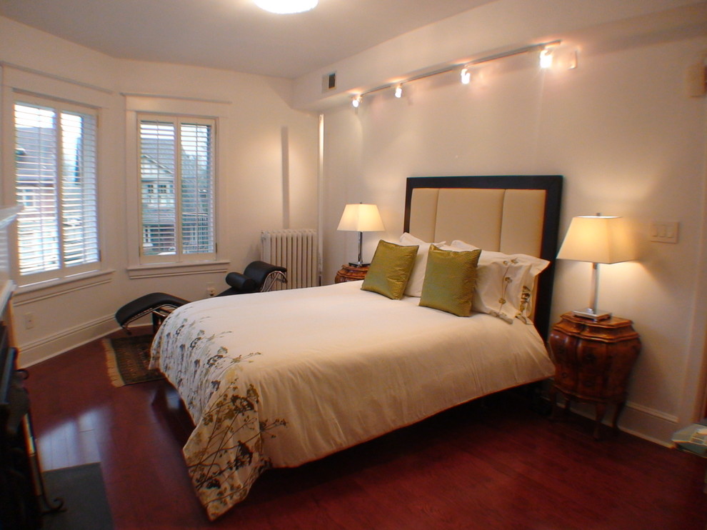 Bedroom - eclectic bedroom idea in Toronto