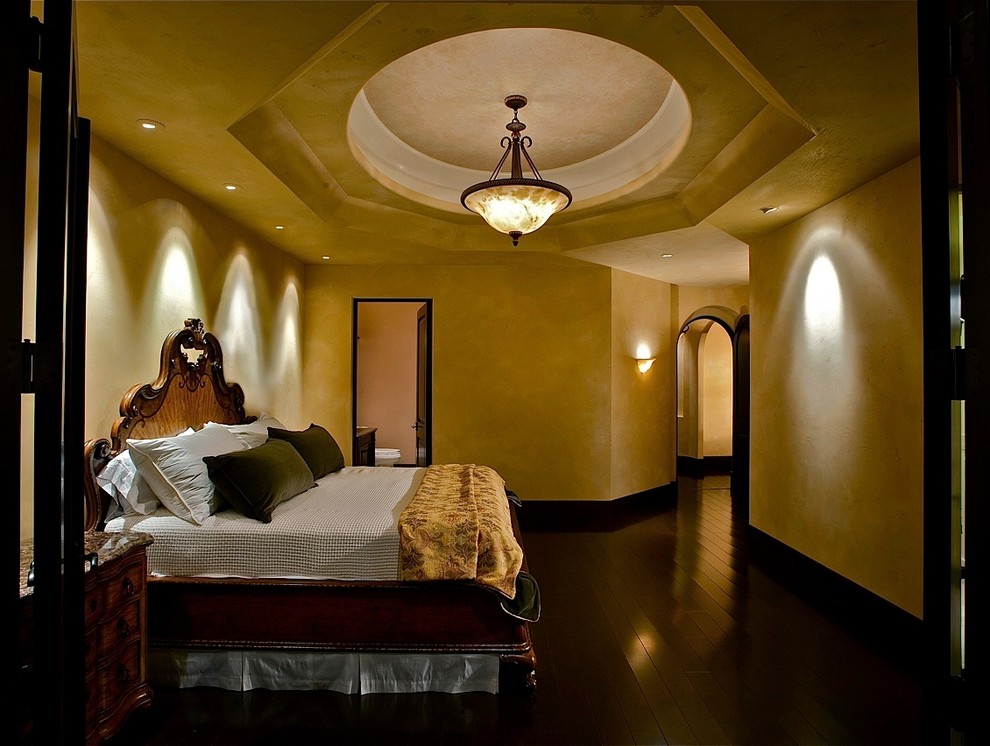 На фото: спальня в средиземноморском стиле