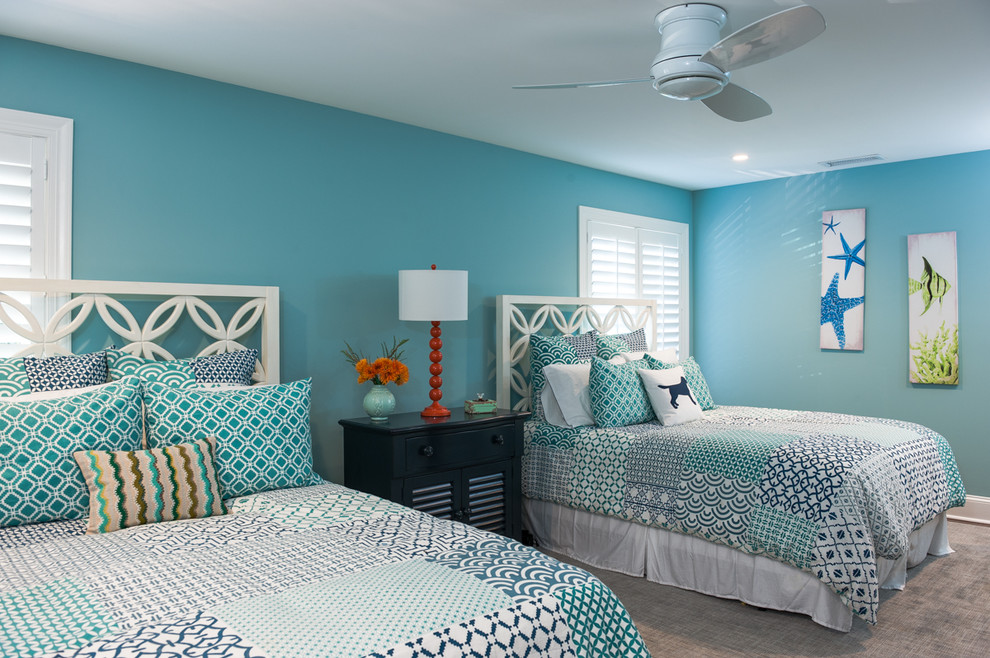 Design ideas for a large modern guest bedroom in Wilmington with blue walls and carpet.