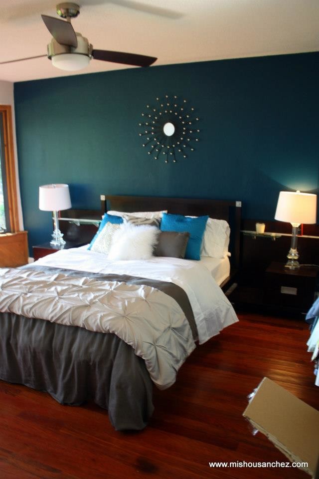 Bedroom - modern bedroom idea in Tampa