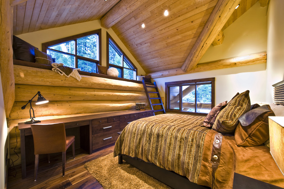 Bedroom - rustic bedroom idea in Vancouver