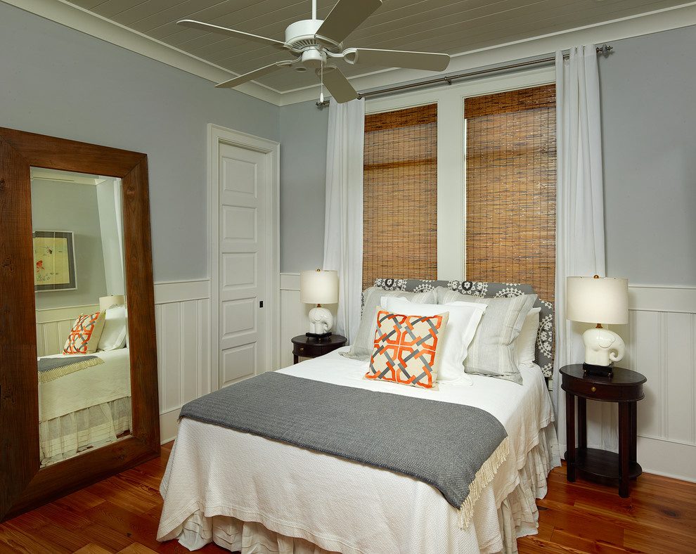 チャールストンにあるトロピカルスタイルのおしゃれな寝室のインテリア