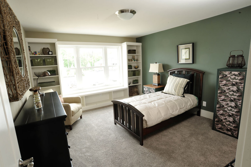 Пример оригинального дизайна: нейтральная детская в современном стиле с зелеными стенами, спальным местом, ковровым покрытием и серым полом