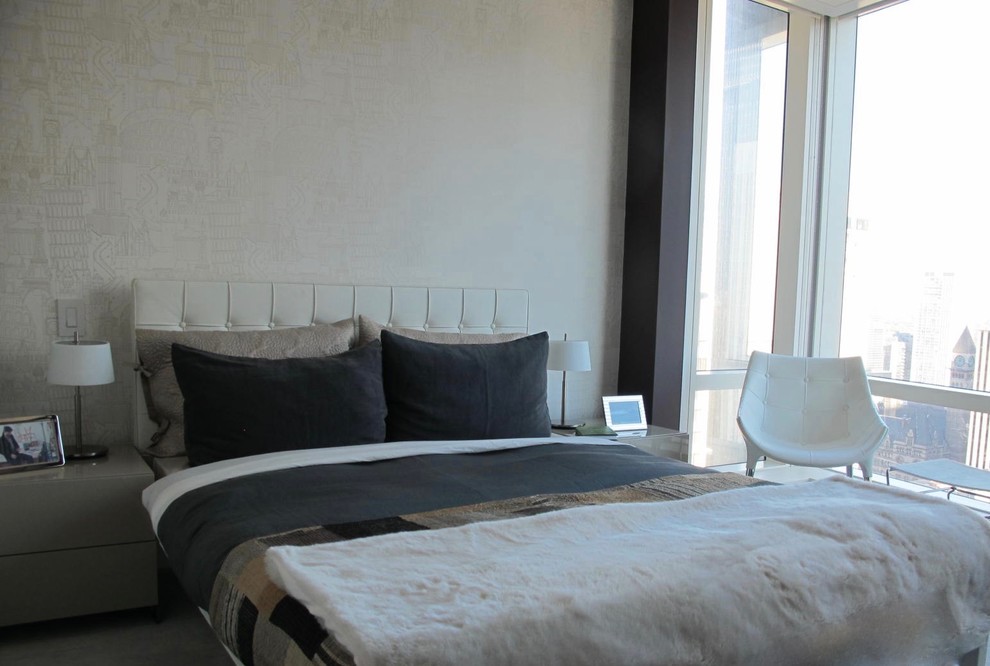 Idee per una piccola camera degli ospiti con pareti beige, moquette e pavimento beige
