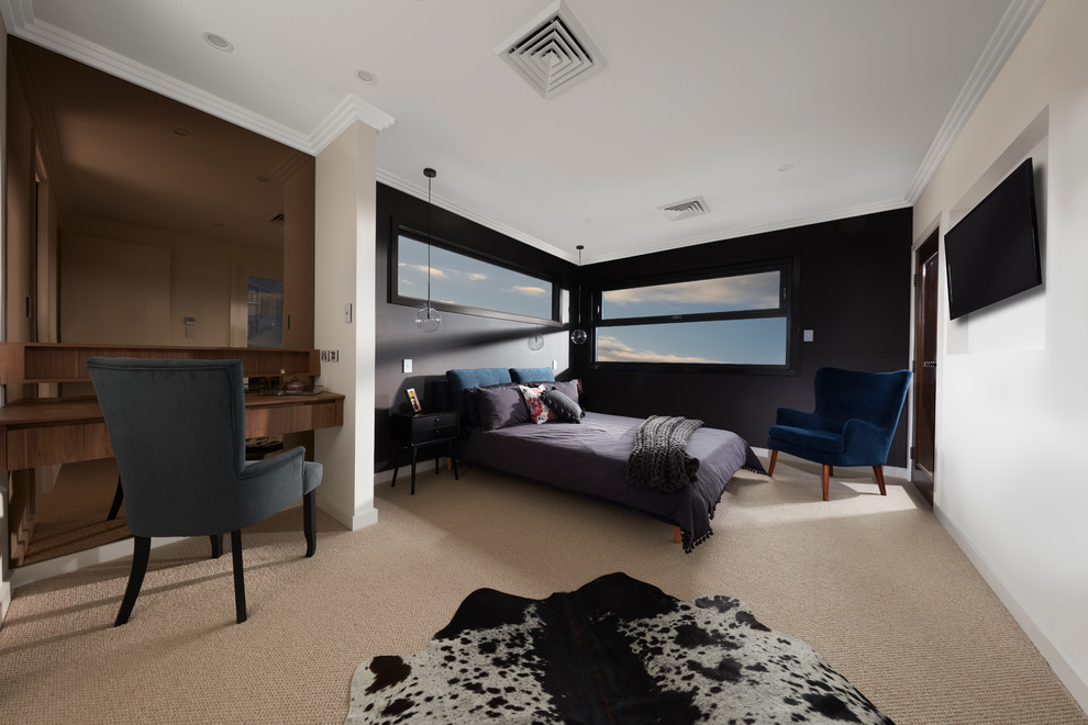 シドニーにある広いコンテンポラリースタイルのおしゃれな主寝室 (白い壁、カーペット敷き、暖炉なし、ベージュの床)