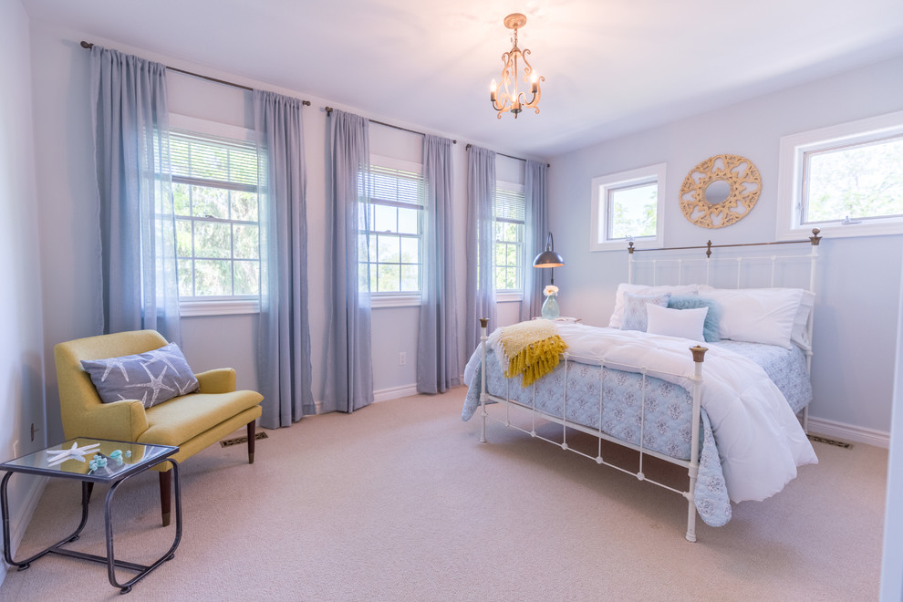Источник вдохновения для домашнего уюта: спальня среднего размера в современном стиле с синими стенами и синим полом