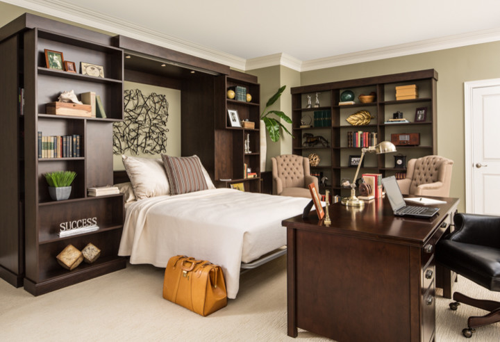 Foto de habitación de invitados tradicional renovada de tamaño medio con paredes beige, moqueta y suelo beige