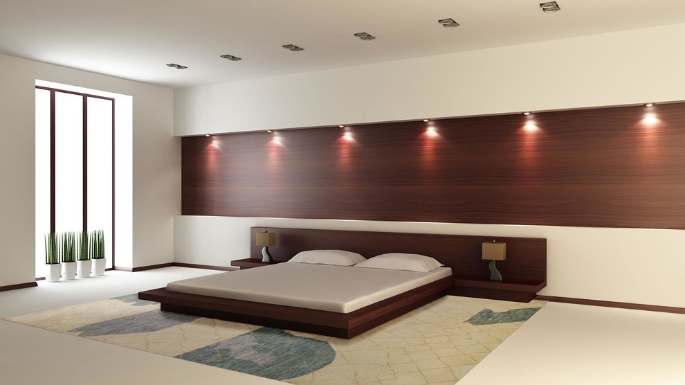 Идея дизайна: огромная хозяйская спальня в стиле модернизм с коричневыми стенами, полом из керамической плитки и бежевым полом
