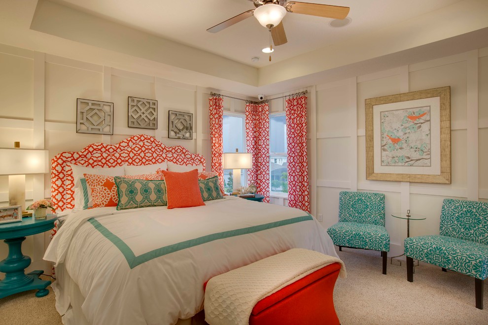 Modernes Hauptschlafzimmer mit beiger Wandfarbe und Teppichboden in Orlando