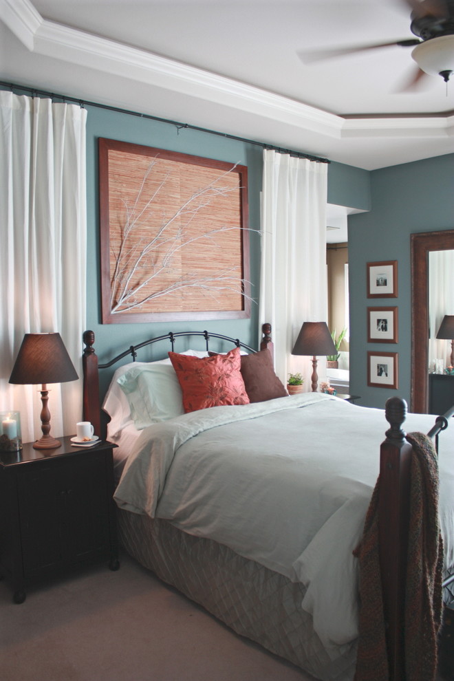 シアトルにあるコンテンポラリースタイルのおしゃれな寝室 (青い壁) のインテリア