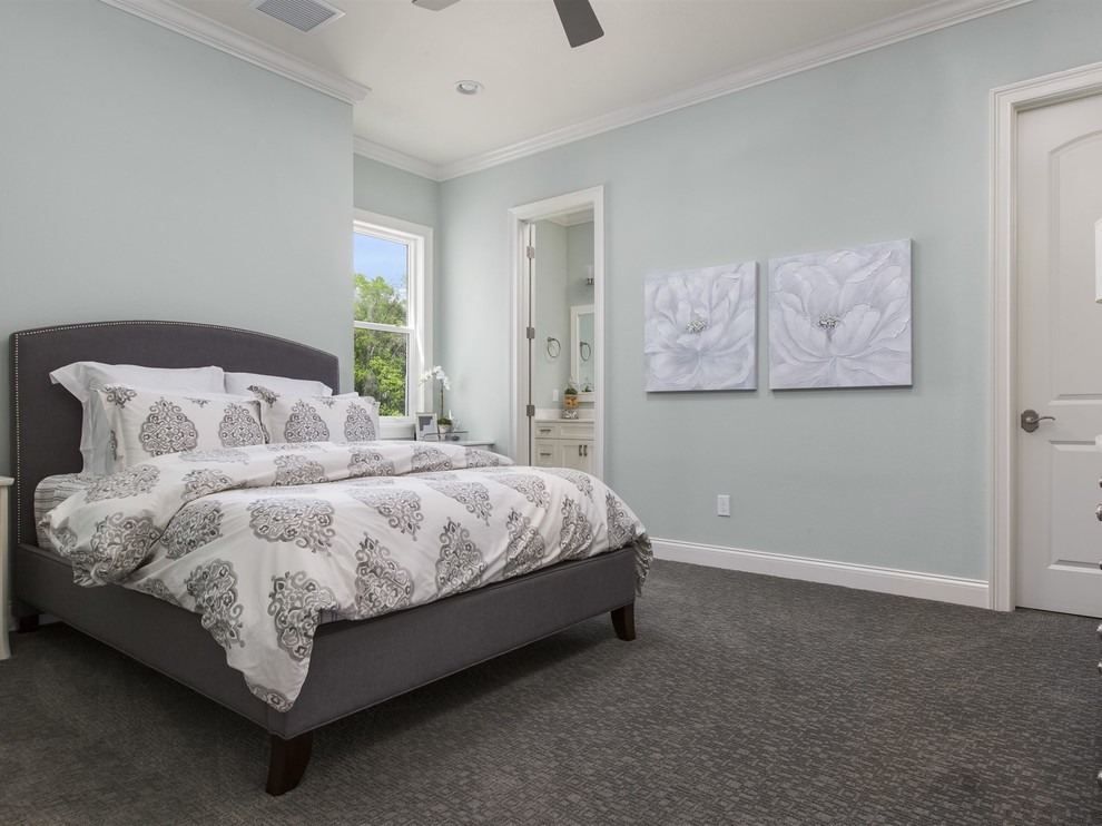 Photo of a large traditional guest bedroom in Orlando with blue walls, carpet and no fireplace.