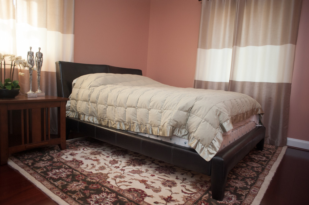 Bedroom - traditional bedroom idea in Baltimore