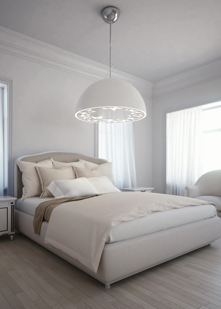 Modelo de dormitorio principal minimalista grande con paredes blancas y suelo de madera clara