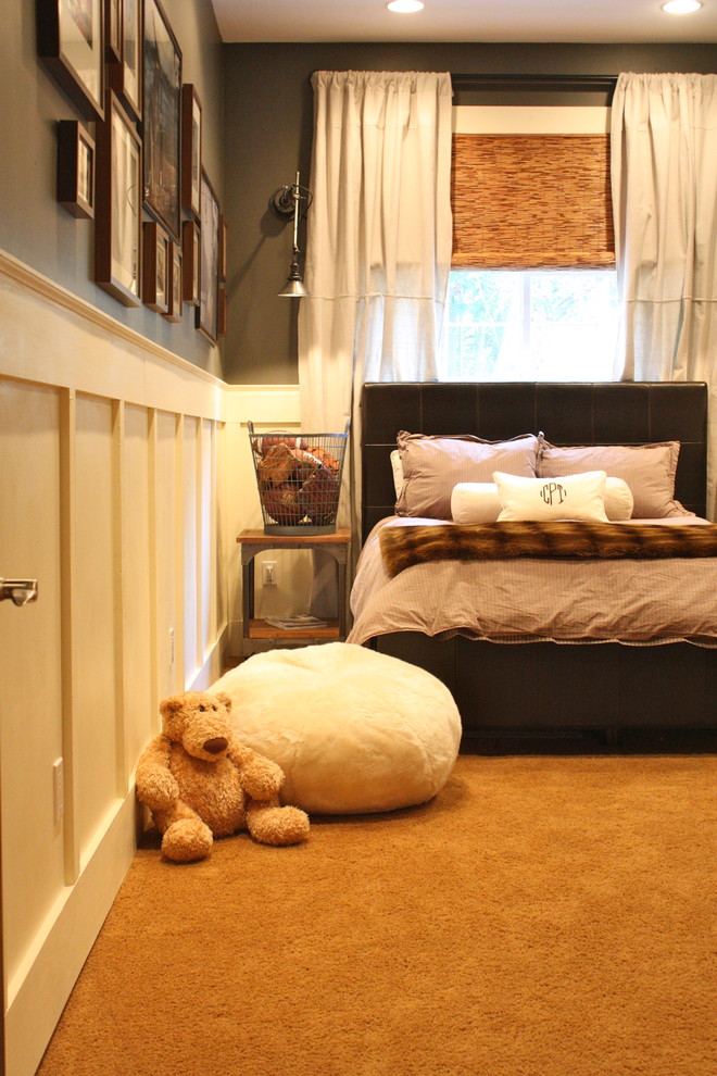 Example of a classic bedroom design in Seattle