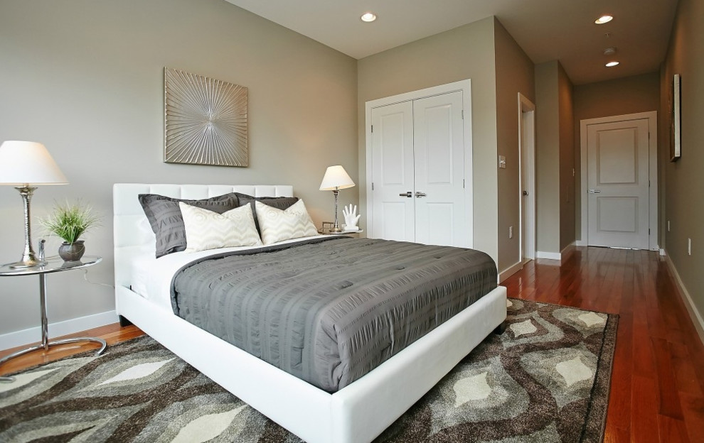 Inspiration for a mid-sized contemporary guest medium tone wood floor and brown floor bedroom remodel in DC Metro with beige walls and no fireplace
