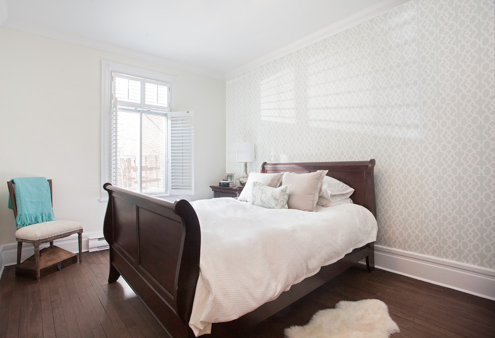 Example of a cottage chic bedroom design in Montreal