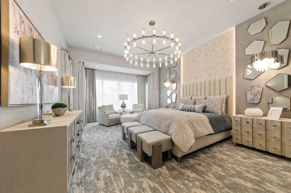 Immagine di una camera da letto minimal con pareti beige, moquette, pavimento grigio e carta da parati