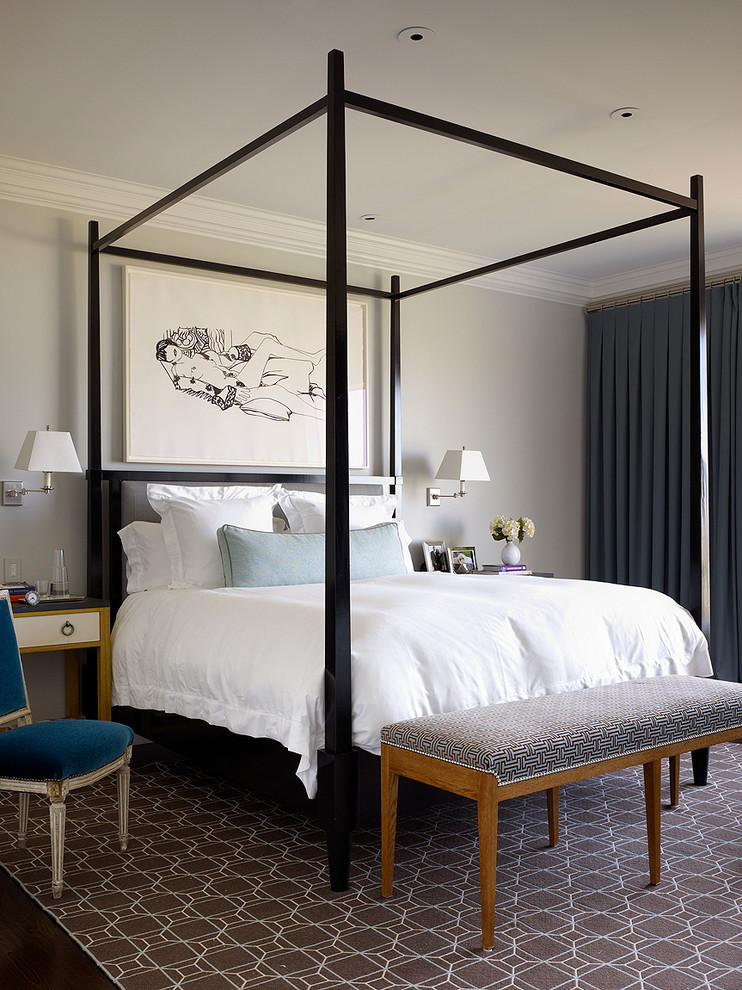 Свежая идея для дизайна: большая хозяйская спальня в современном стиле с серыми стенами и ковровым покрытием без камина - отличное фото интерьера
