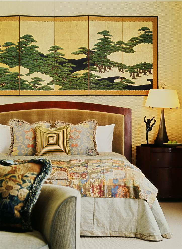 Свежая идея для дизайна: огромная хозяйская спальня в современном стиле с ковровым покрытием - отличное фото интерьера