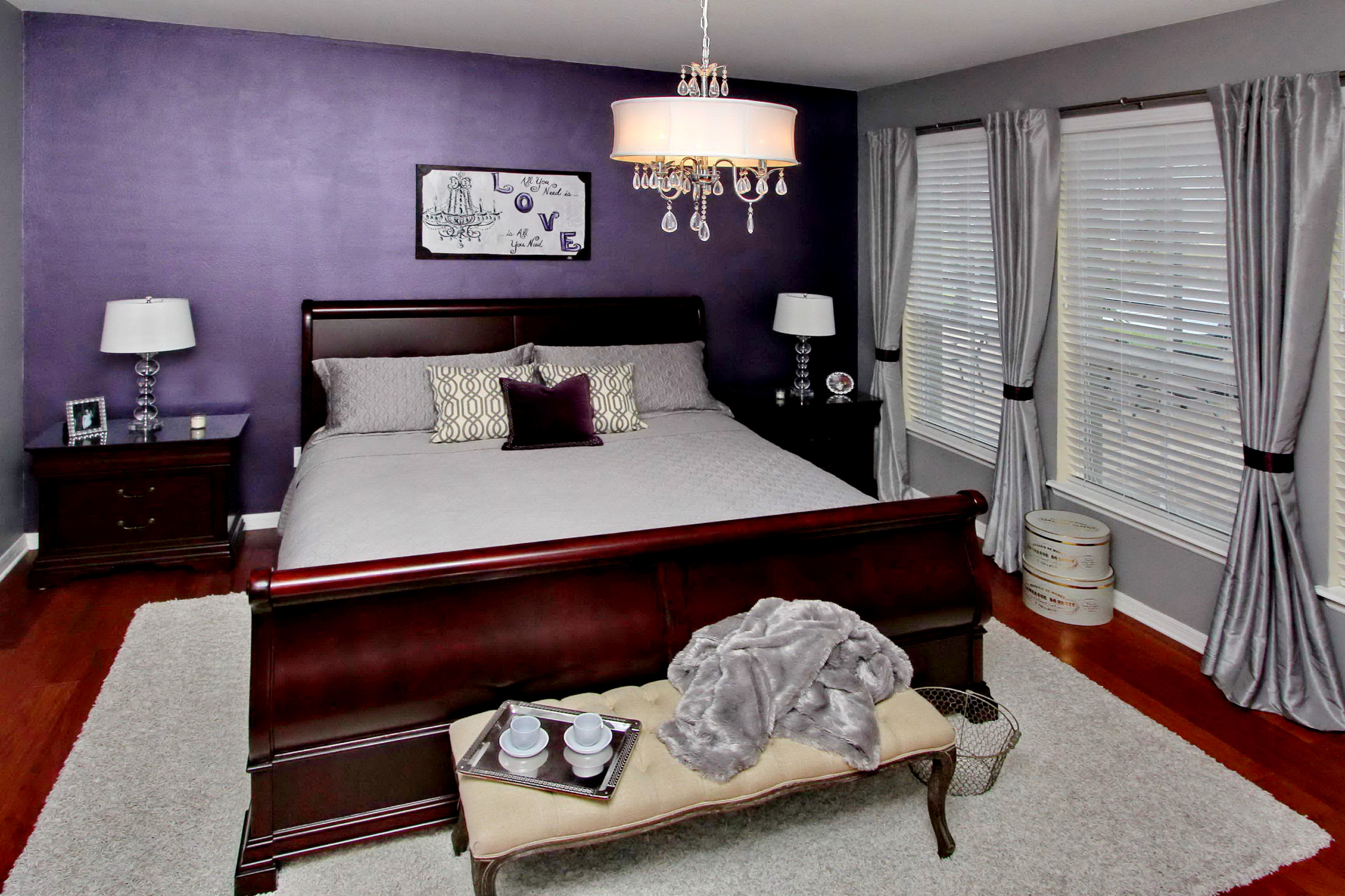 Camera da letto grigia con pareti viola - Foto, Idee, Arredamento - Ottobre  2023 | Houzz IT