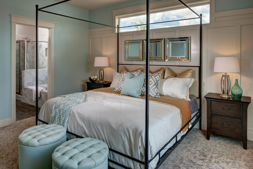 Klassisches Schlafzimmer mit blauer Wandfarbe und Teppichboden in Salt Lake City