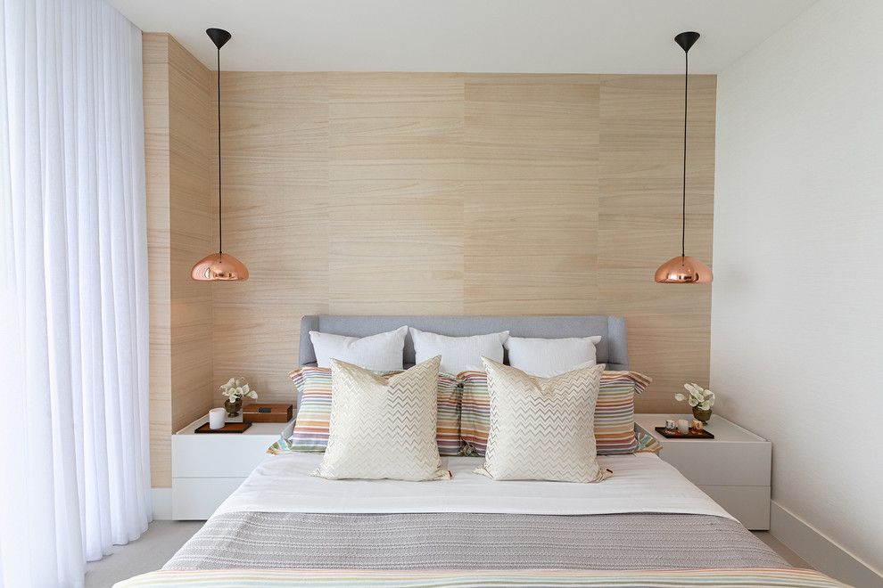 Foto di una camera da letto contemporanea con pareti bianche e pavimento grigio
