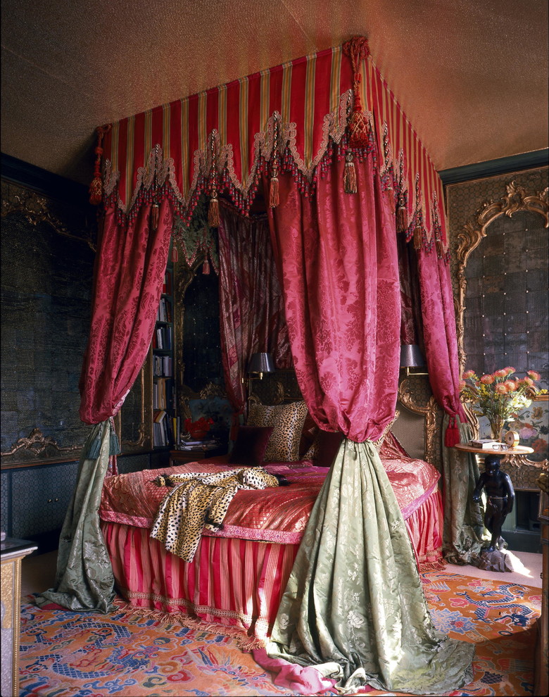 Example of a mid-sized ornate master bedroom design in Paris with multicolored walls and no fireplace