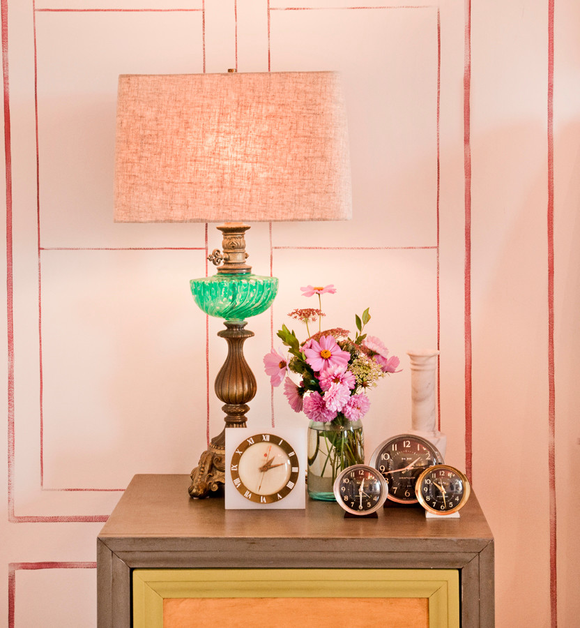 Inspiration för ett mellanstort shabby chic-inspirerat sovrum, med rosa väggar och heltäckningsmatta