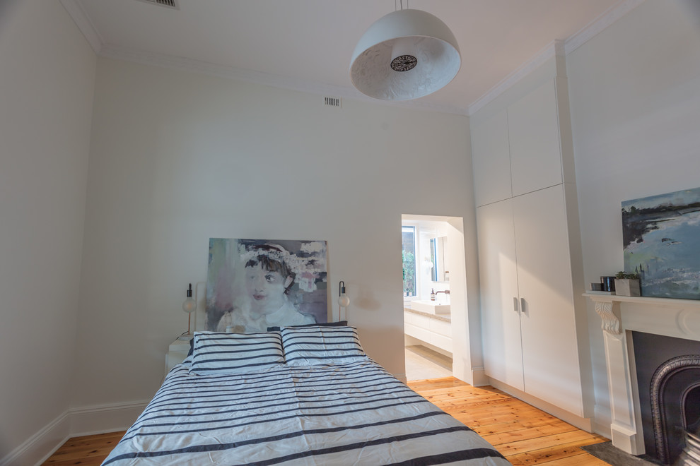 Bedroom - contemporary bedroom idea in Adelaide