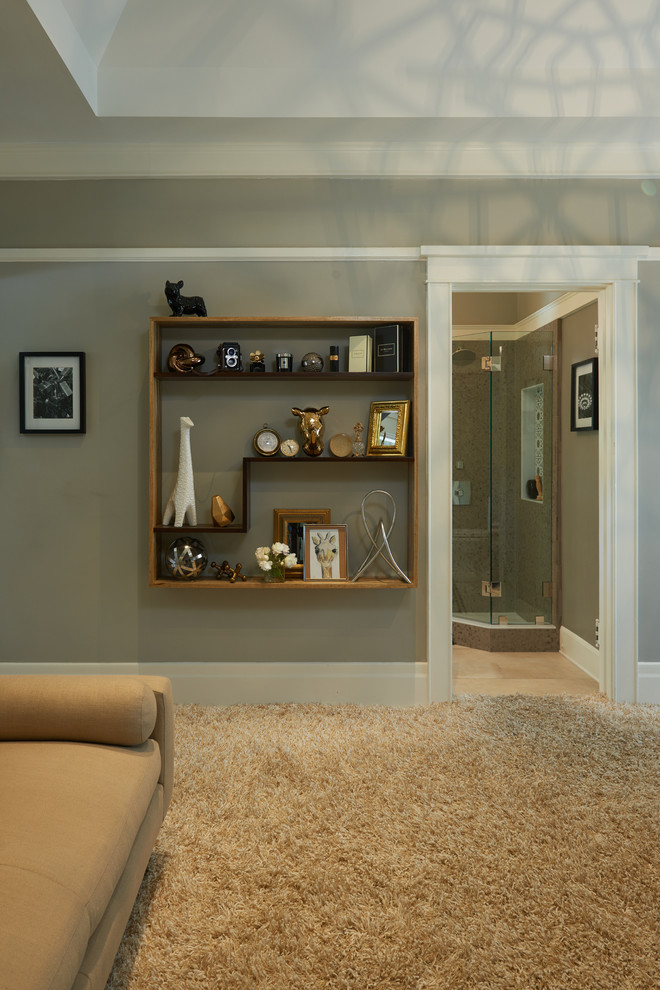 Kleines Retro Gästezimmer ohne Kamin mit grauer Wandfarbe, Teppichboden und beigem Boden in Los Angeles