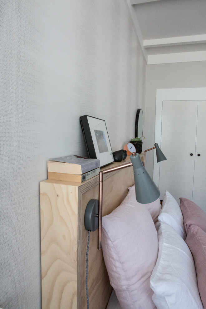 ハミルトンにあるトランジショナルスタイルのおしゃれな寝室のインテリア