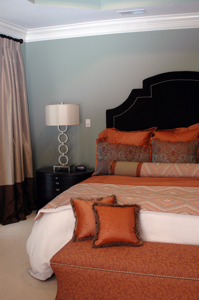 Bedroom - contemporary carpeted bedroom idea in Dallas with gray walls