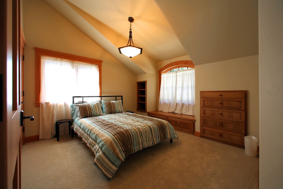 Design ideas for a traditional bedroom in Boise.