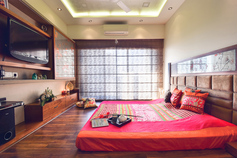 Inspiration for a zen bedroom remodel in Bengaluru