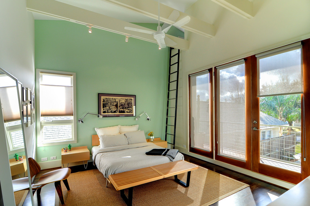 Modernes Schlafzimmer mit grüner Wandfarbe in Houston