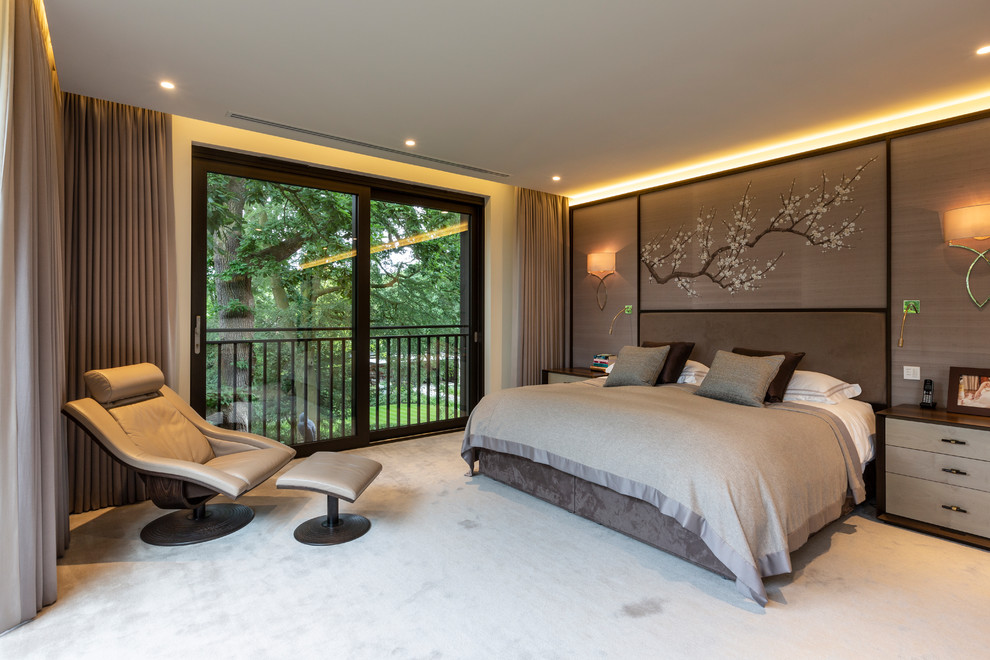 Inspiration för ett mellanstort orientaliskt sovrum, med grå väggar, heltäckningsmatta och grått golv