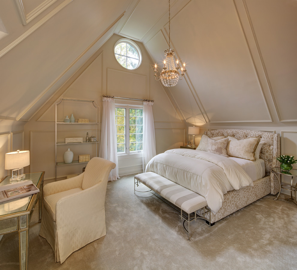 This is an example of a traditional bedroom in Cleveland.