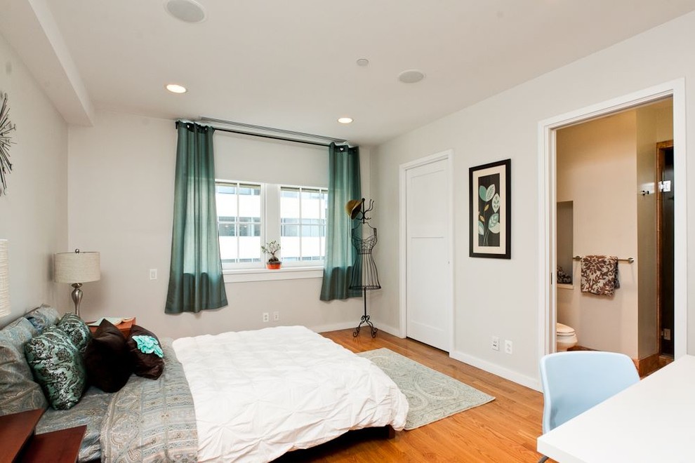 Bedroom - contemporary bedroom idea in Philadelphia