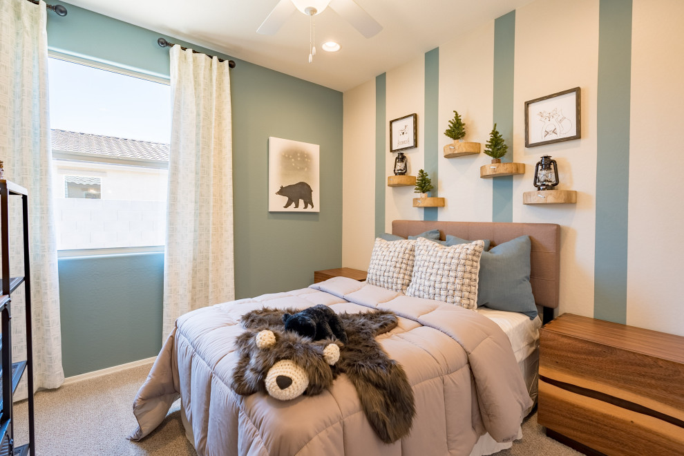 Ejemplo de habitación de invitados contemporánea con paredes azules, moqueta y suelo beige