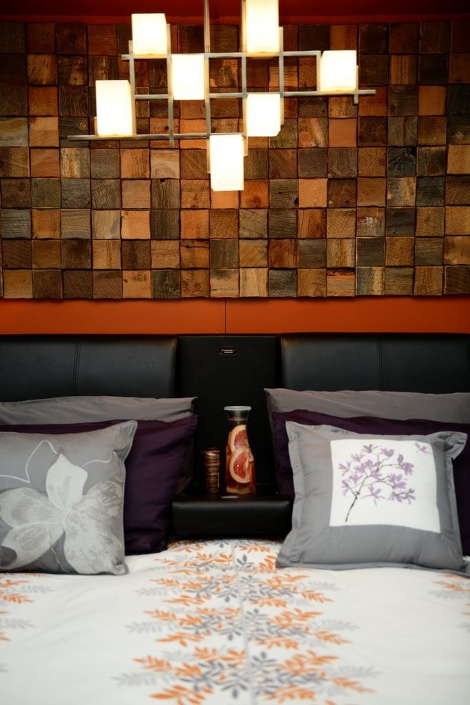 Immagine di una piccola camera matrimoniale minimal con pareti arancioni