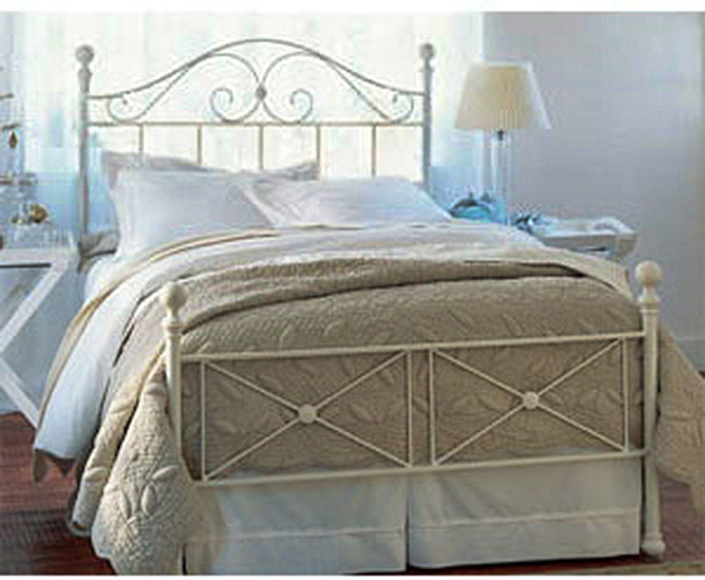 Пример оригинального дизайна: гостевая спальня среднего размера, (комната для гостей) в классическом стиле с синими стенами и ковровым покрытием без камина