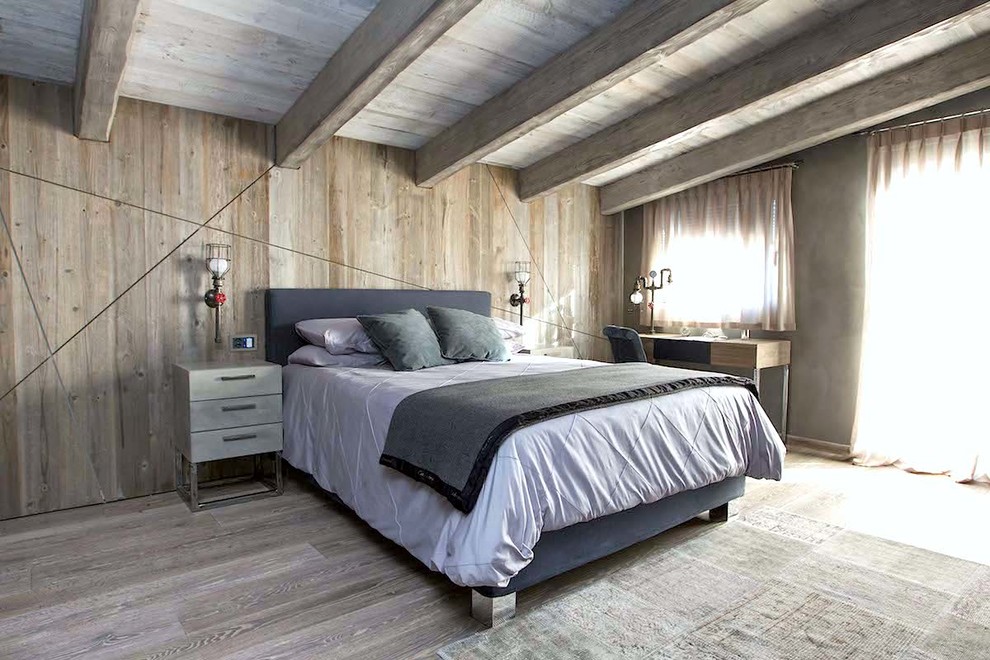 ミラノにある広いコンテンポラリースタイルのおしゃれな主寝室 (グレーの壁、淡色無垢フローリング) のインテリア